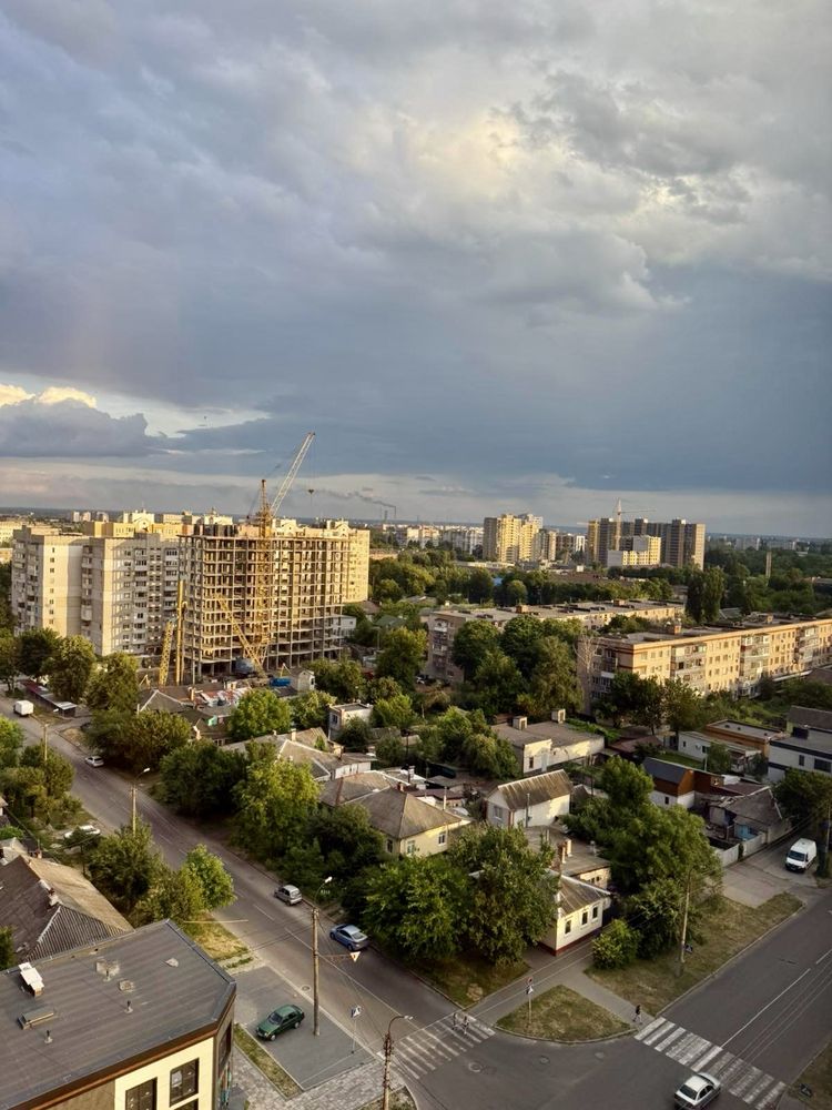 Продається  3х кім. кв. В Центрі міста по  вул. Грушевського