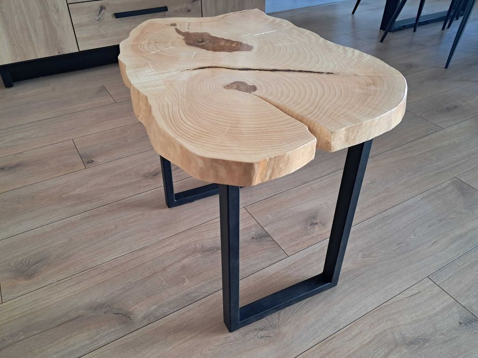 Stolik kawowy z plastra jesionowego ręcznie robiony
