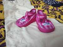 Buty, kapcie rozmiar 18