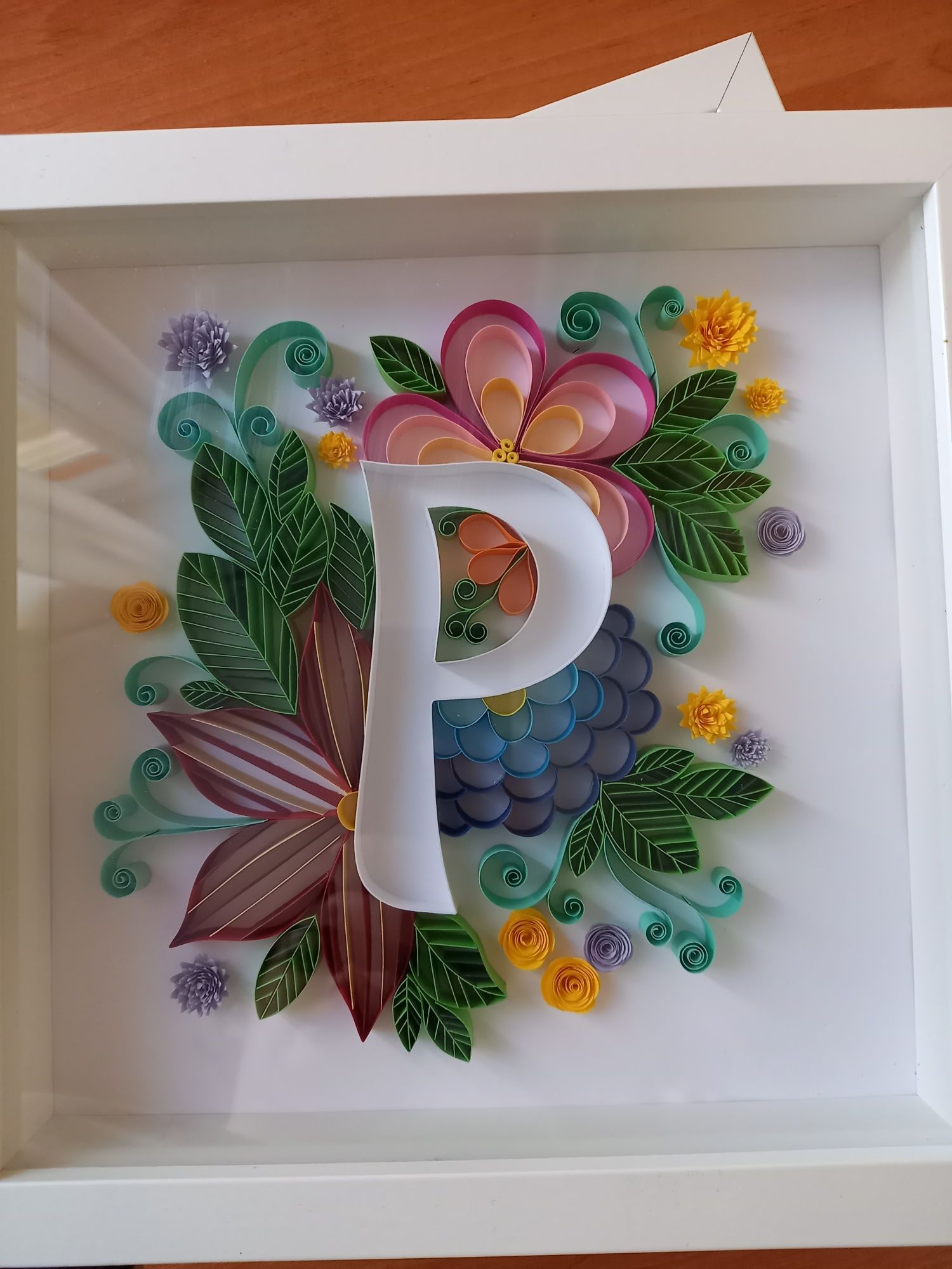 Obrazek quilling litera z kwiatami w ramce, monogram, dekoracja