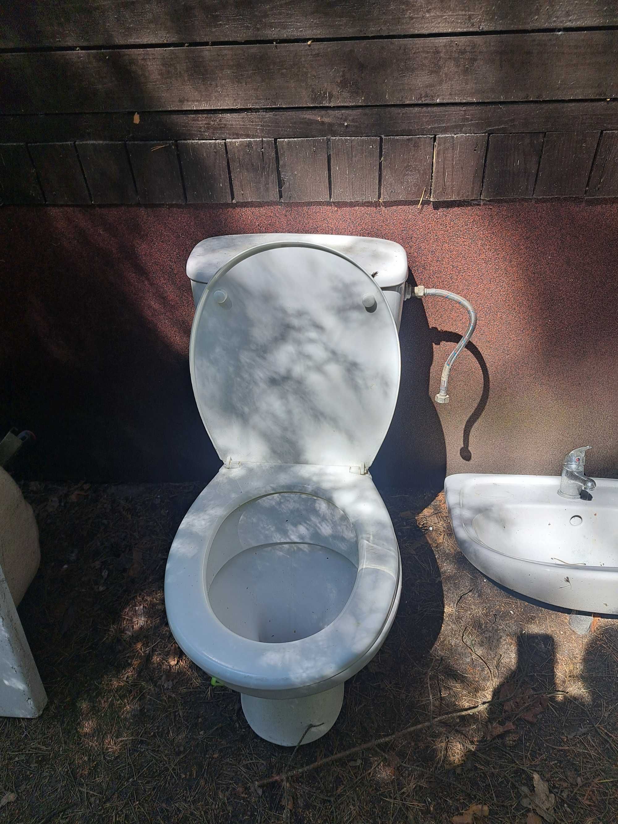 Wc toaleta ze spłuczką