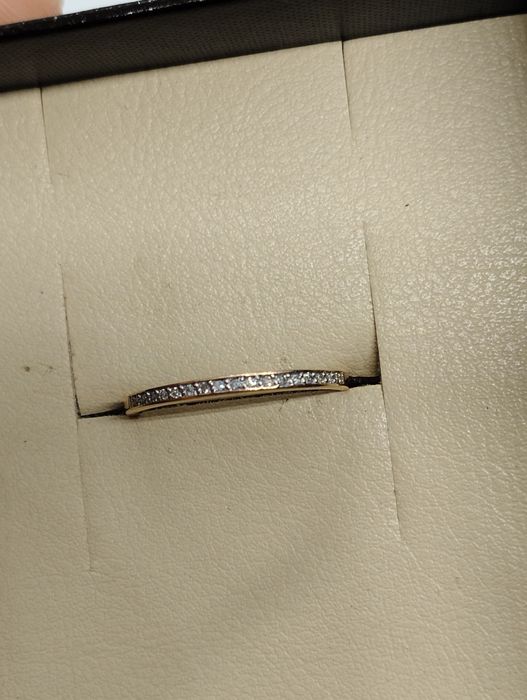 Золотое колечко с бриллиантами 16 размер 0.86 грамма