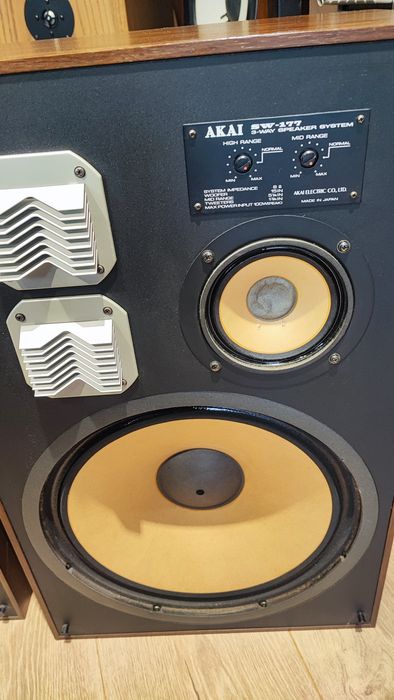 Kolumny Akai SW -177