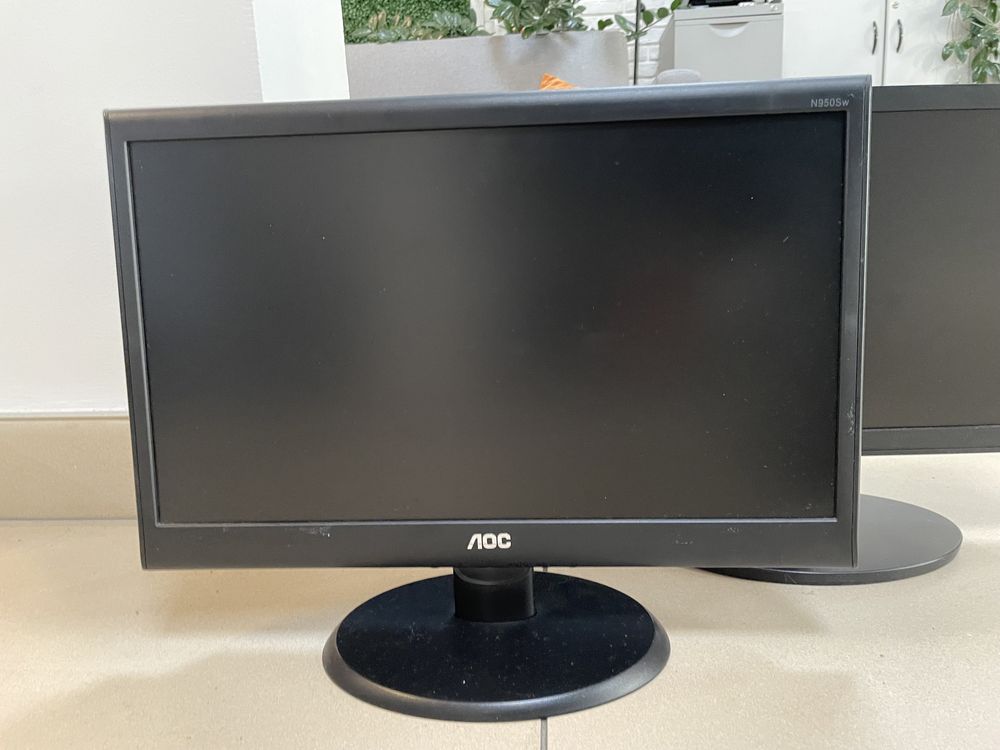 Monitory 14szt 19’ AOC, Samsung LCD używane