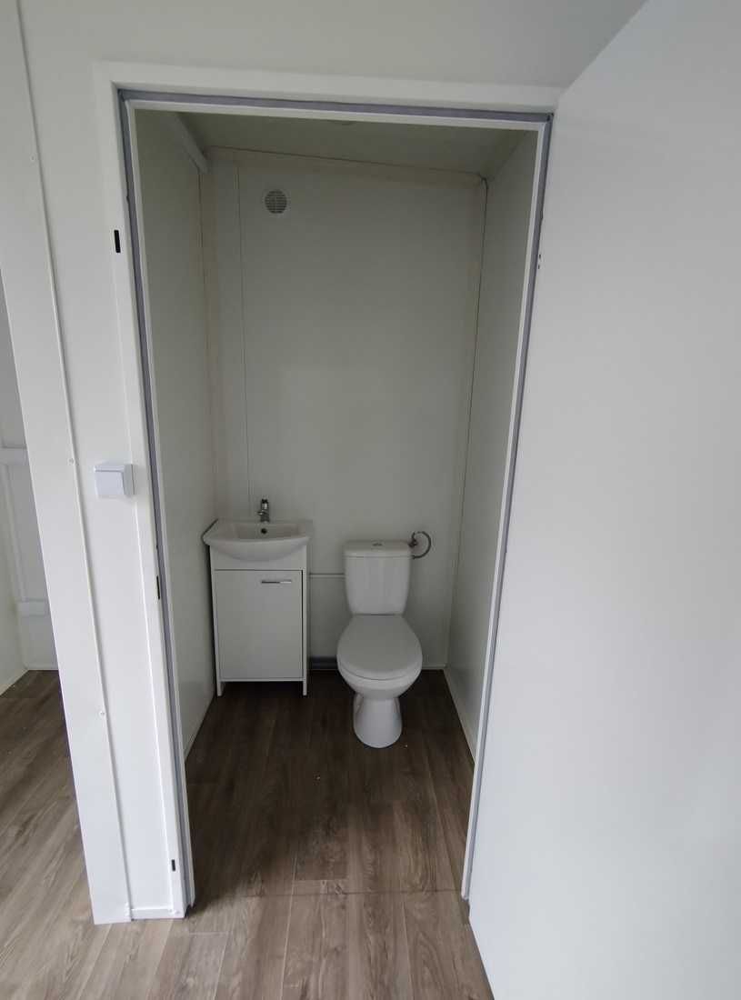 Kontener stróżówka portiernia z WC 6x2,5m Producent