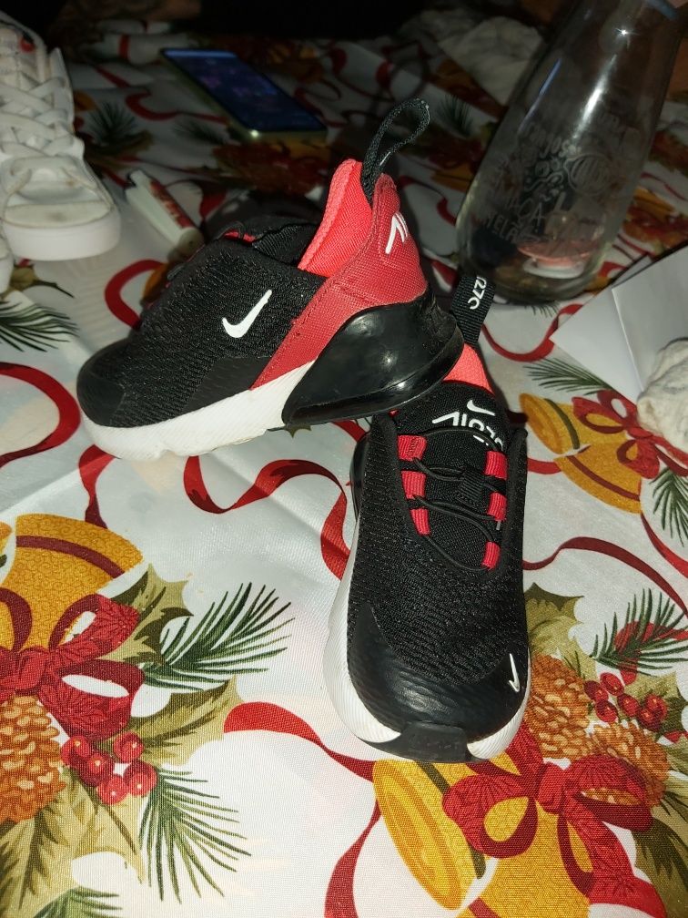 Nike preto e vermelho