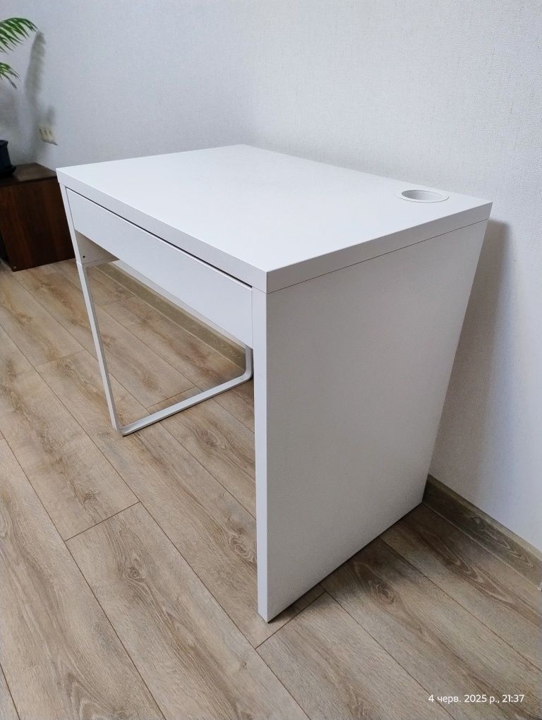 Стіл комп'ютерний IKEA MICKE 302.130.76 білий стол