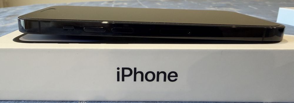 IPhone 14 Pro preto com pelicula e capa