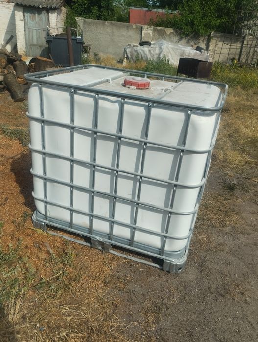 Продам ЧИСТІ  єврокуби в гарному стані 1000 літрів