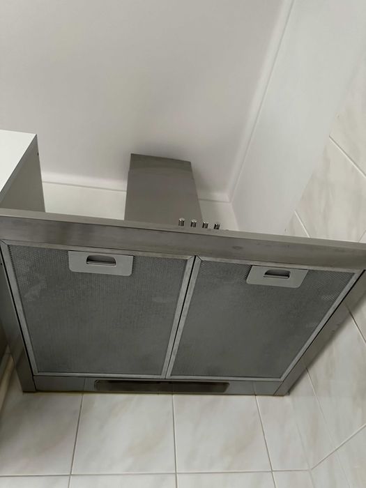 Cozinha com armários, pedra e eletrodomésticos (junto ou separado)