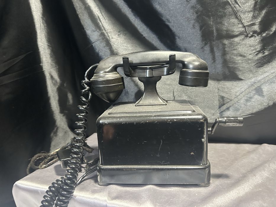 Stary Telefon na Korbkę – Antyk, Bez Cyferblatu