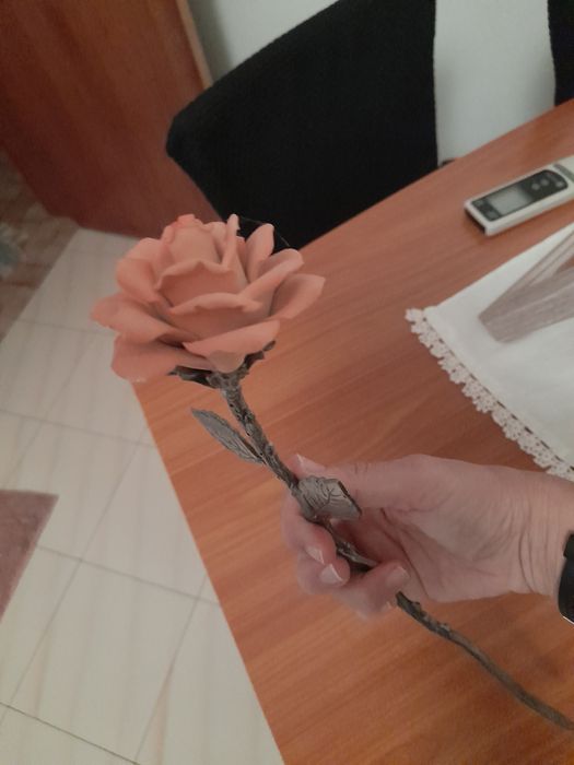 Vendo caso porcelana e rosa em estanho