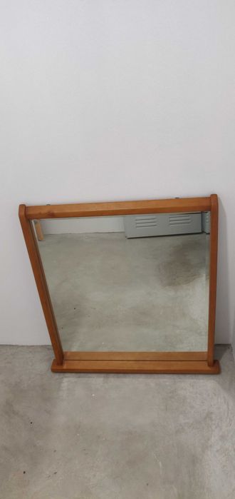 Espelho com Moldura de Madeira