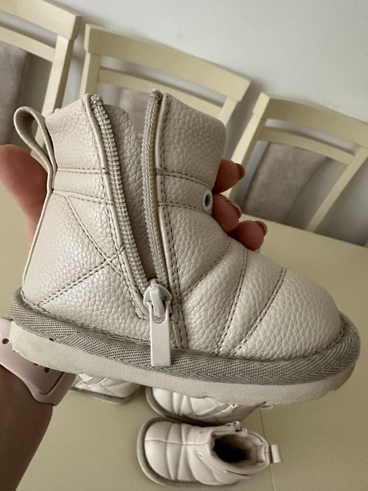 Зимове взуття 19р-12см/шапка zara