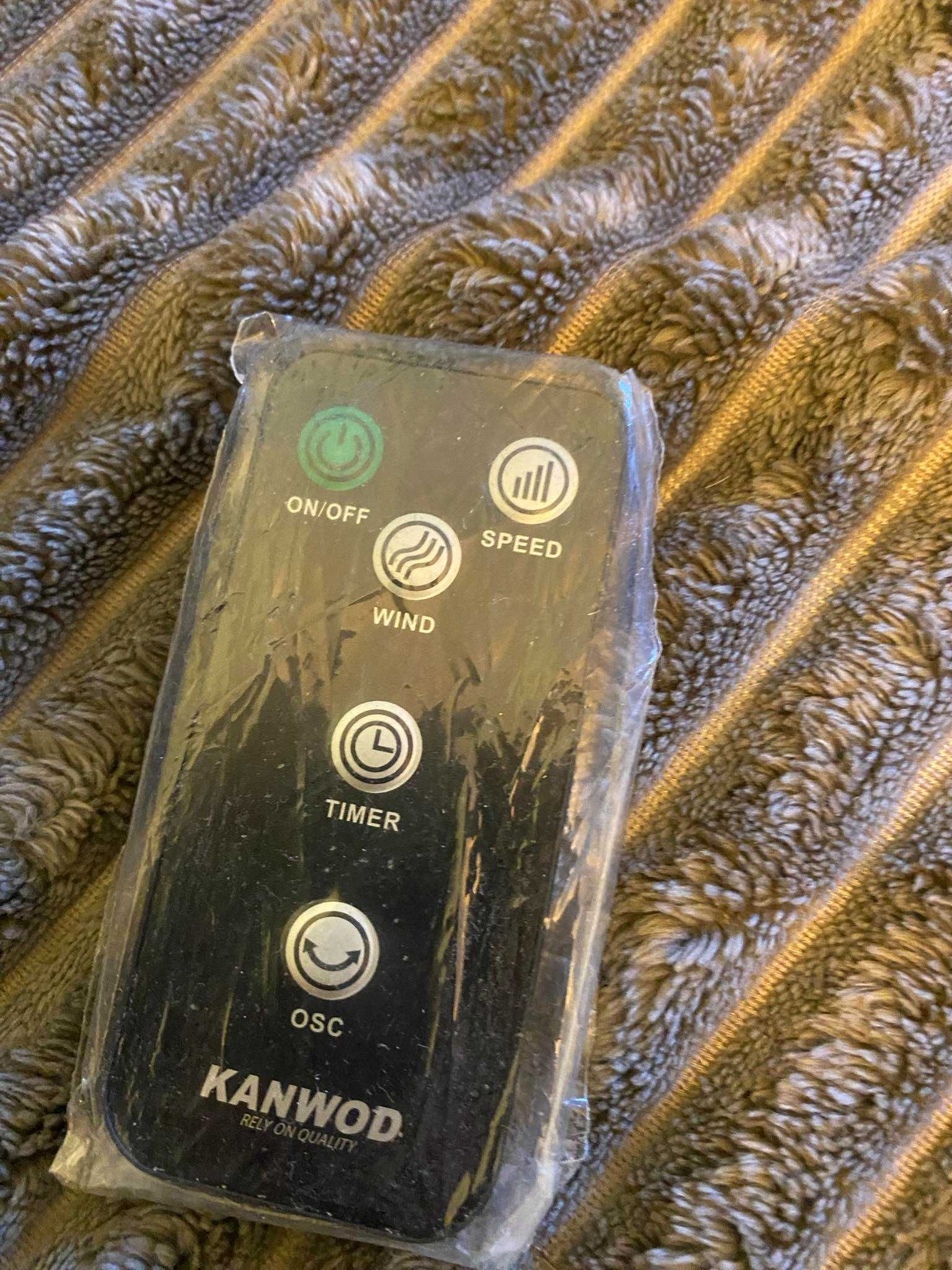 Column white fan w/ remote