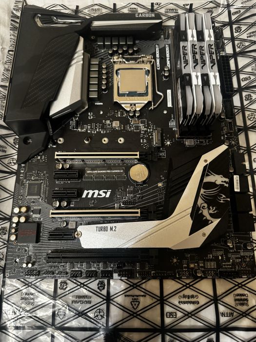 MSI MPG Z390 Gaming pro carbon AC/I9 9900KF/DDR4 Viper Patriot 32gb