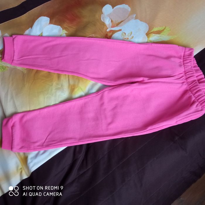 Różowe spodnie dresy 122/128