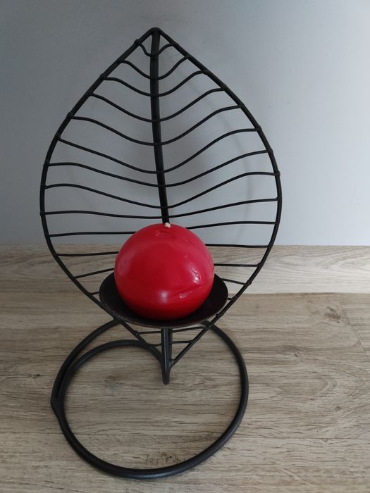 Świecznik i serwetnik metaloplastyka