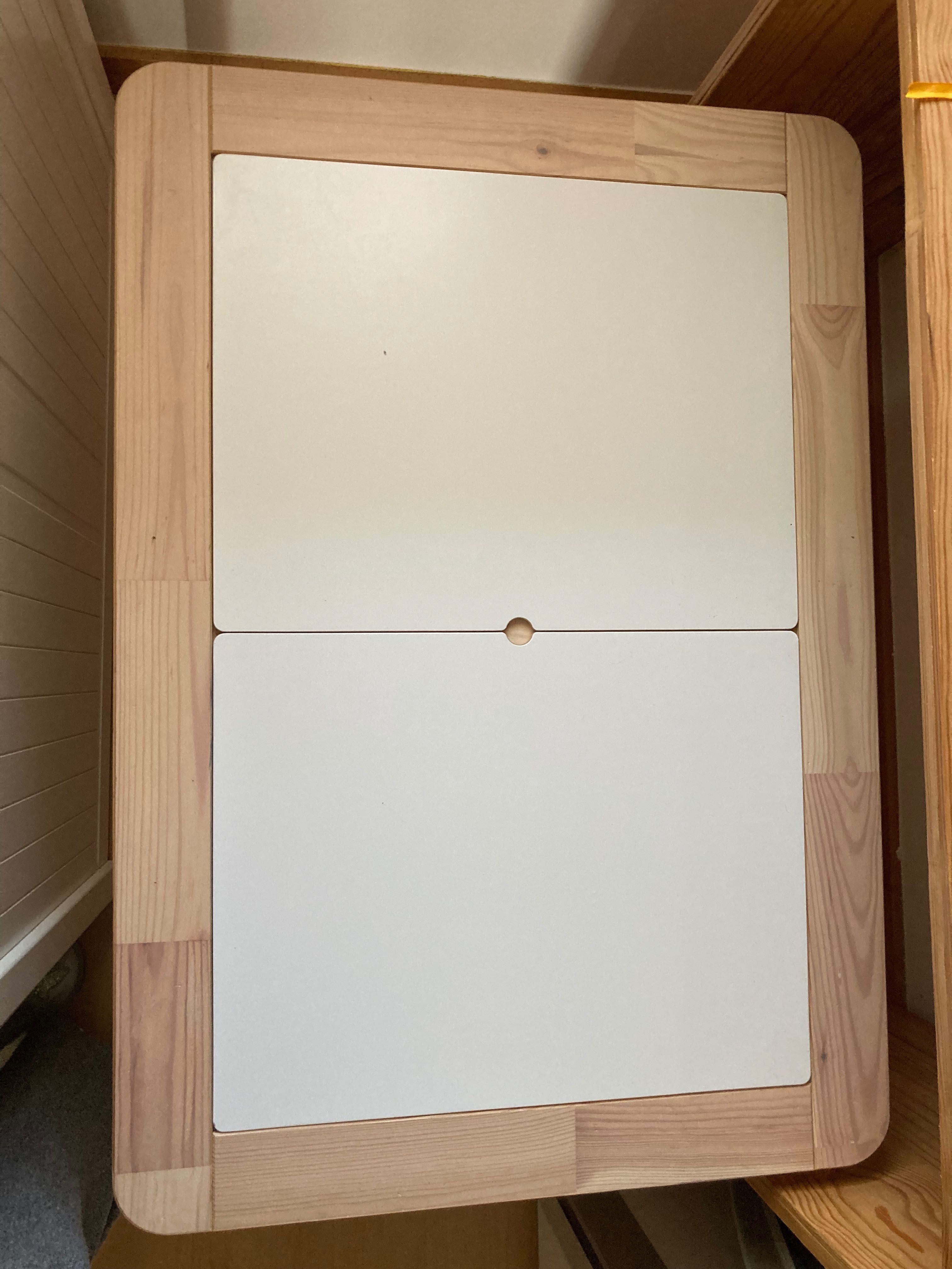 Mesa para criança com caixa de arrumação
