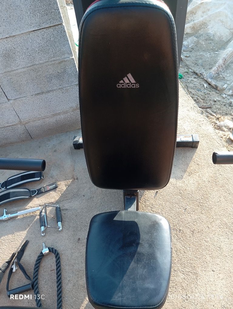 Máquina musculação adidas
