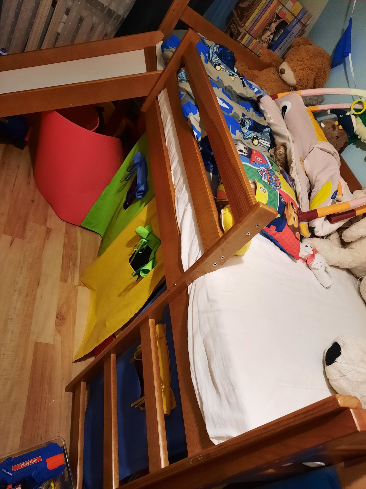 Łóżko ze zjeżdżalnią dla dzieci + niemal NOWY materac