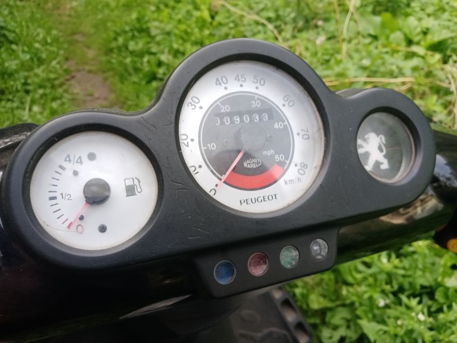 Продам скутер пежо спідфайт2