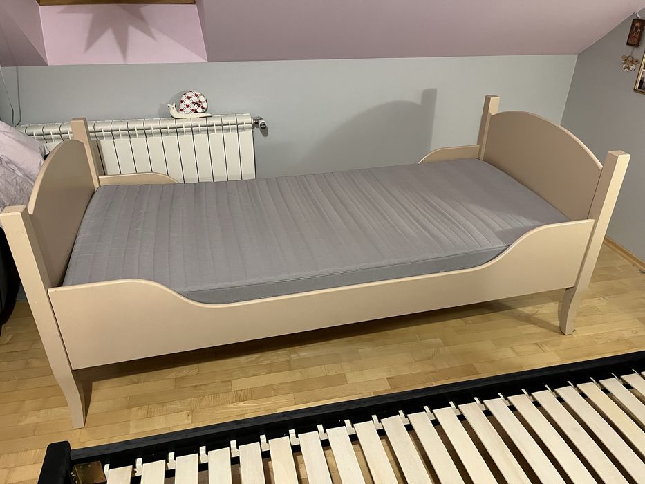Sprzedam łóżko drewniane 200x90 z materacem