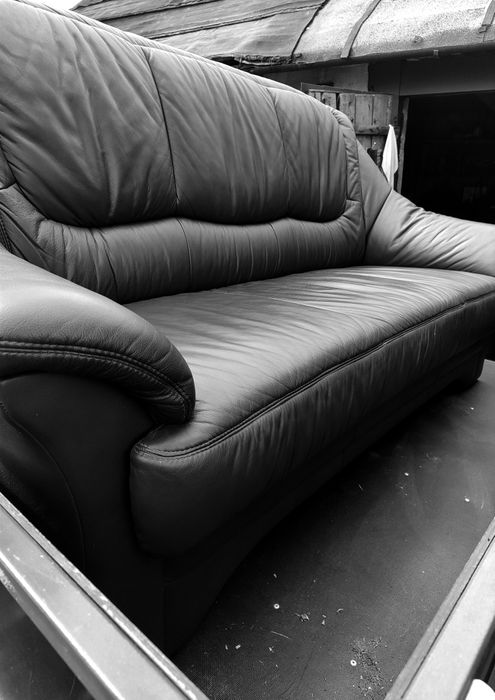 продам диван з натуральної шкіри трійку