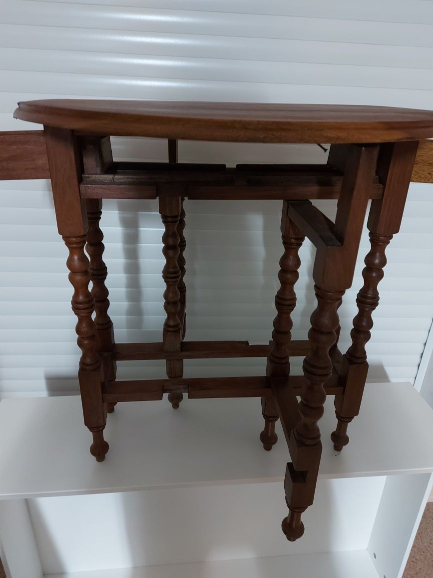 Mesa de jogo em madeira