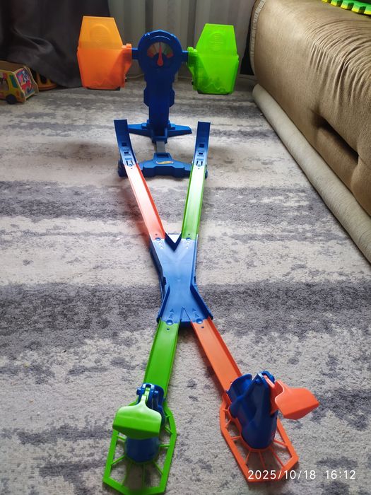 Трек Хот Вілс Шалена перевага. Ваги. Оригінал