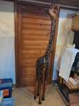 Arte africana. Girafa em madeira