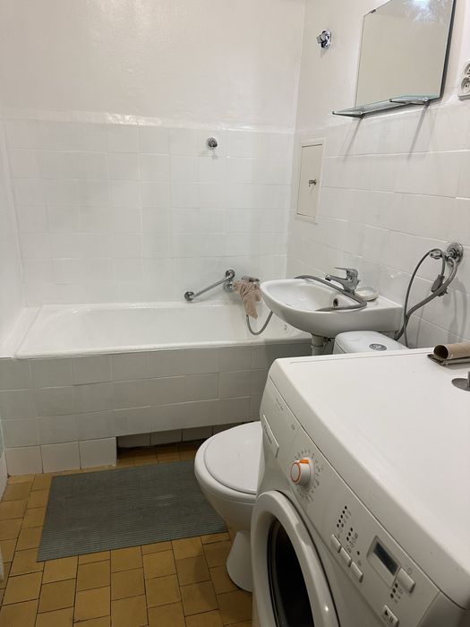 Pokoj w mieszkaniu i parking na strefie gratis