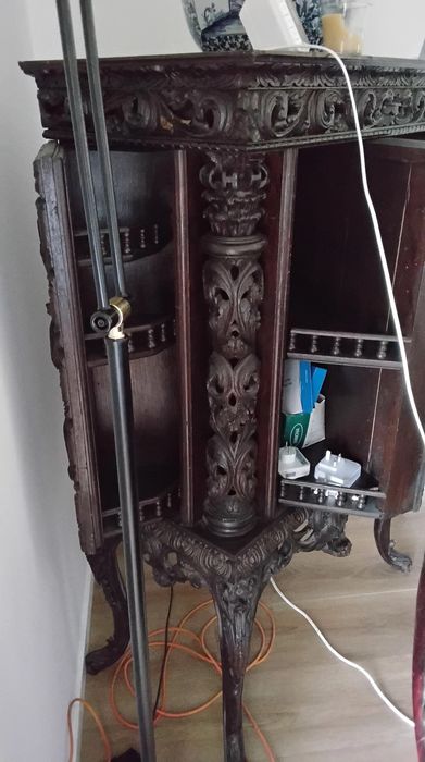 Movel bar trabalhado peca vintage 3 portas.