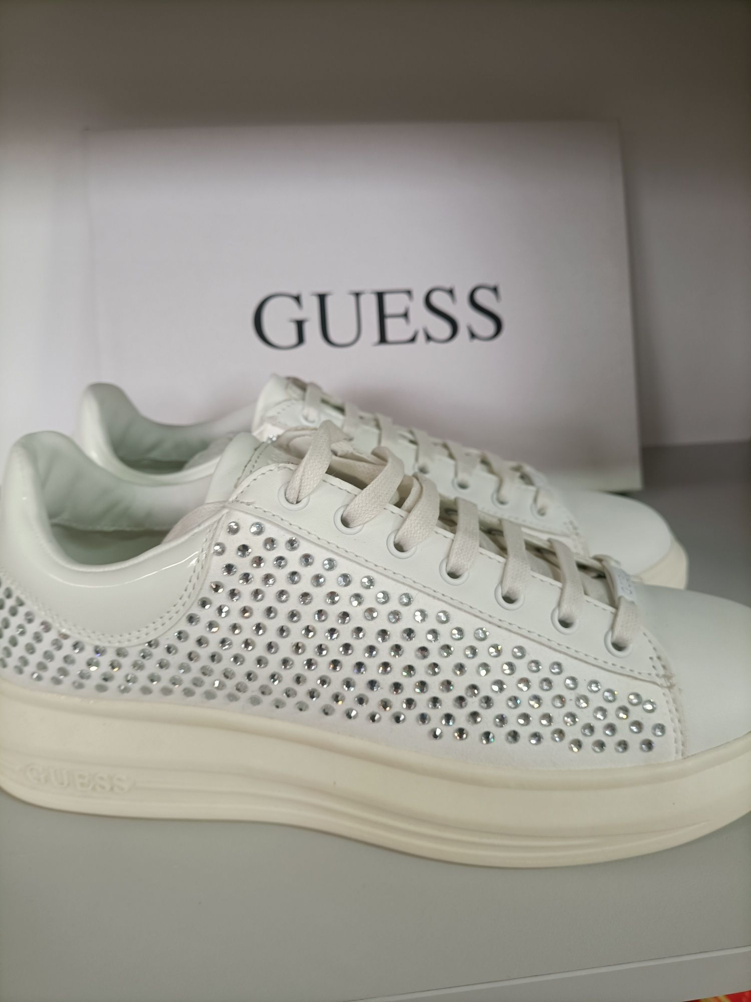 Adidasy Guess rozmiar 40