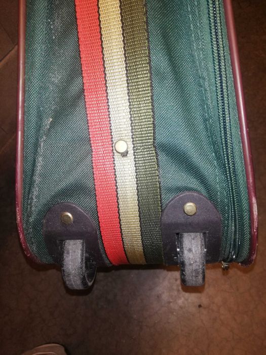 Mala de viagem com bolsa exterior, pega e rodas