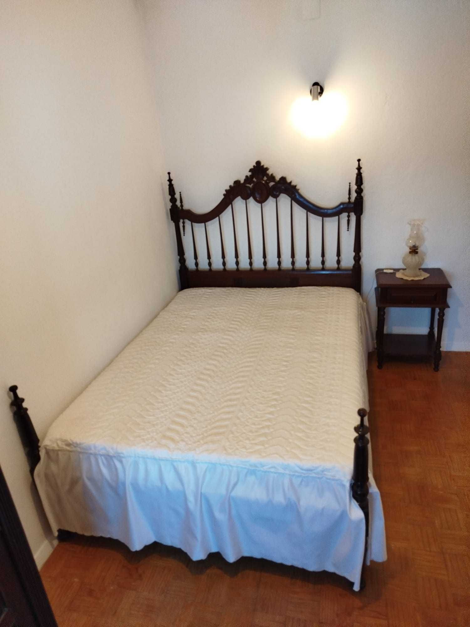 Quarto antigo completo
