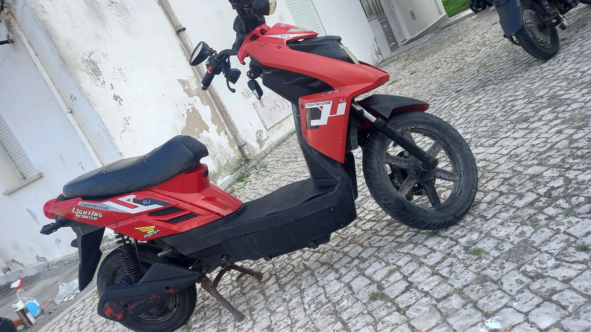 Moto Eletrica Vermelha / Preta