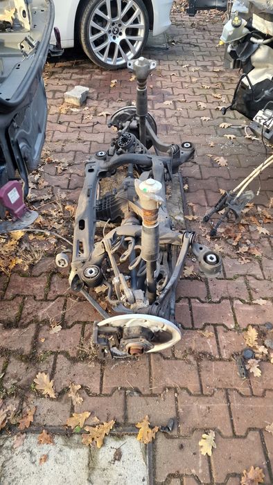 Belka tył wahacz zwrotnica most sanki wózek audi A4 B9 Quattro 2.0…