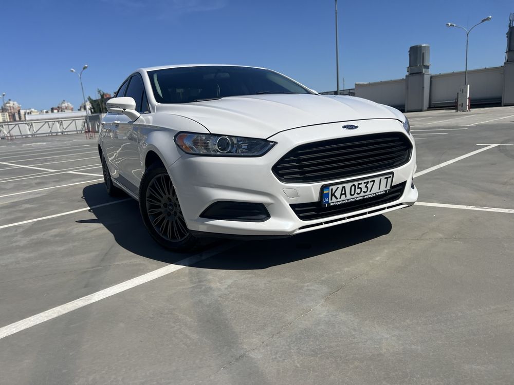 Авто Ford Fusion Hybrid