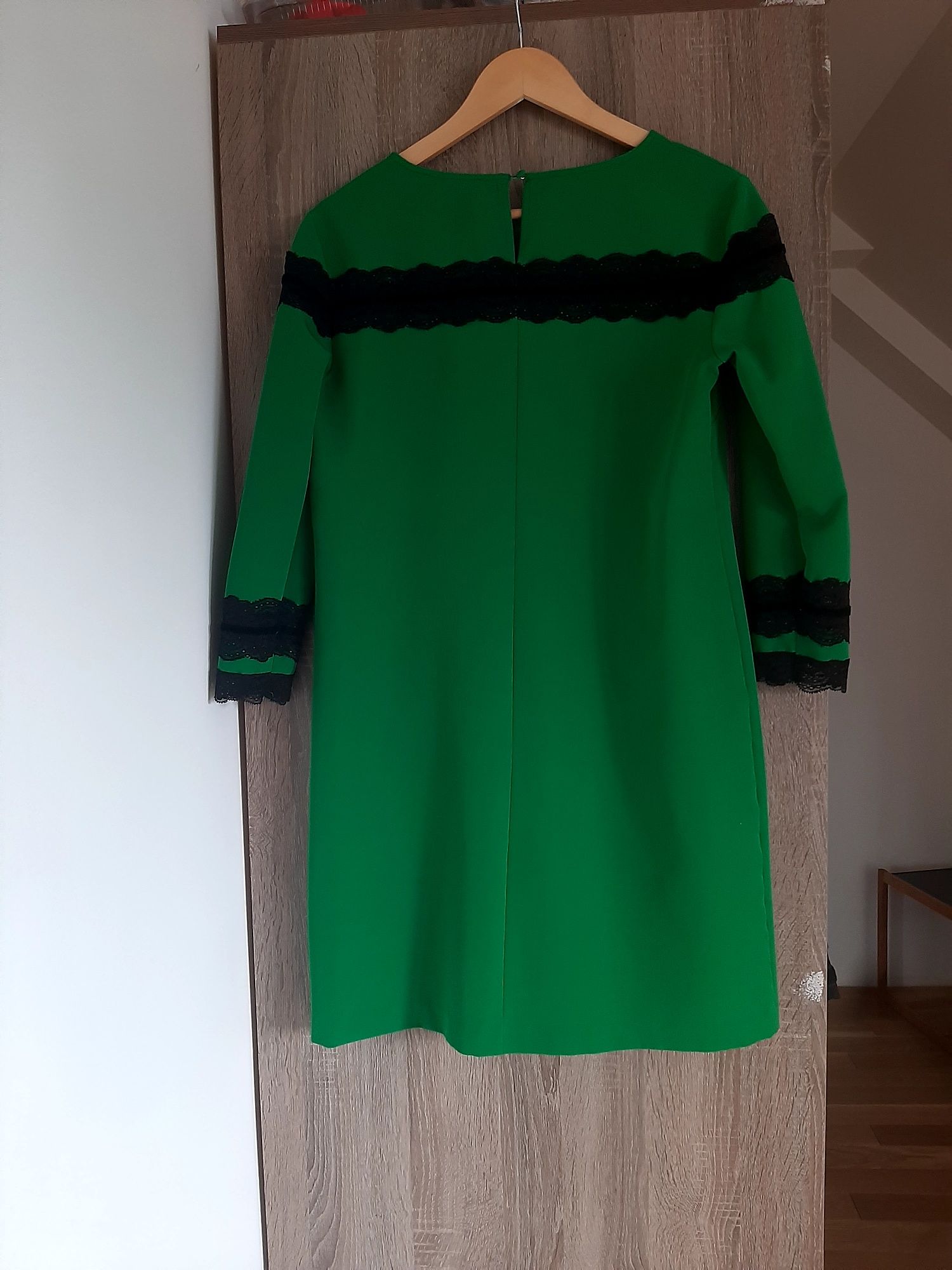 Ciemno zielona z czarną koronką elegancka sukienka suknia Reserved M 3