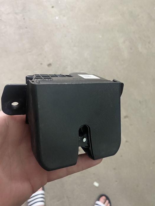 Замок на ляду Tucson 2016 рік замок кришки багажника