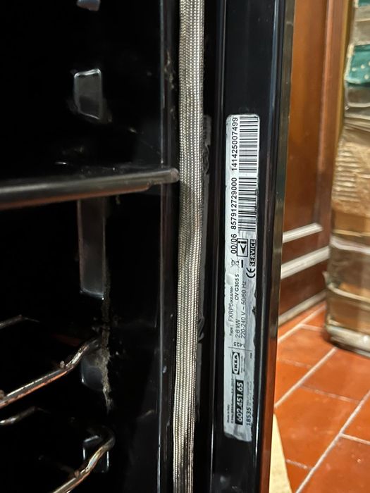 Fogão encastrado Ikea com algumas marcas de uso