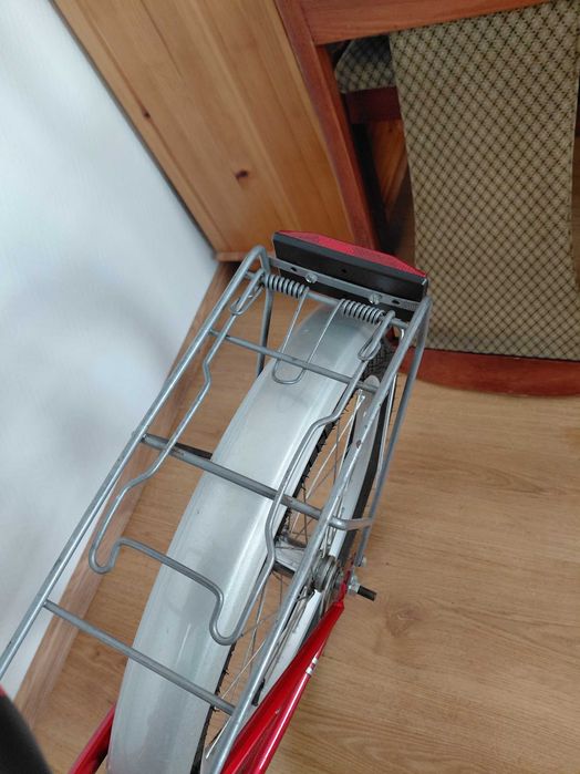 rower miejski z koszem na zakupy