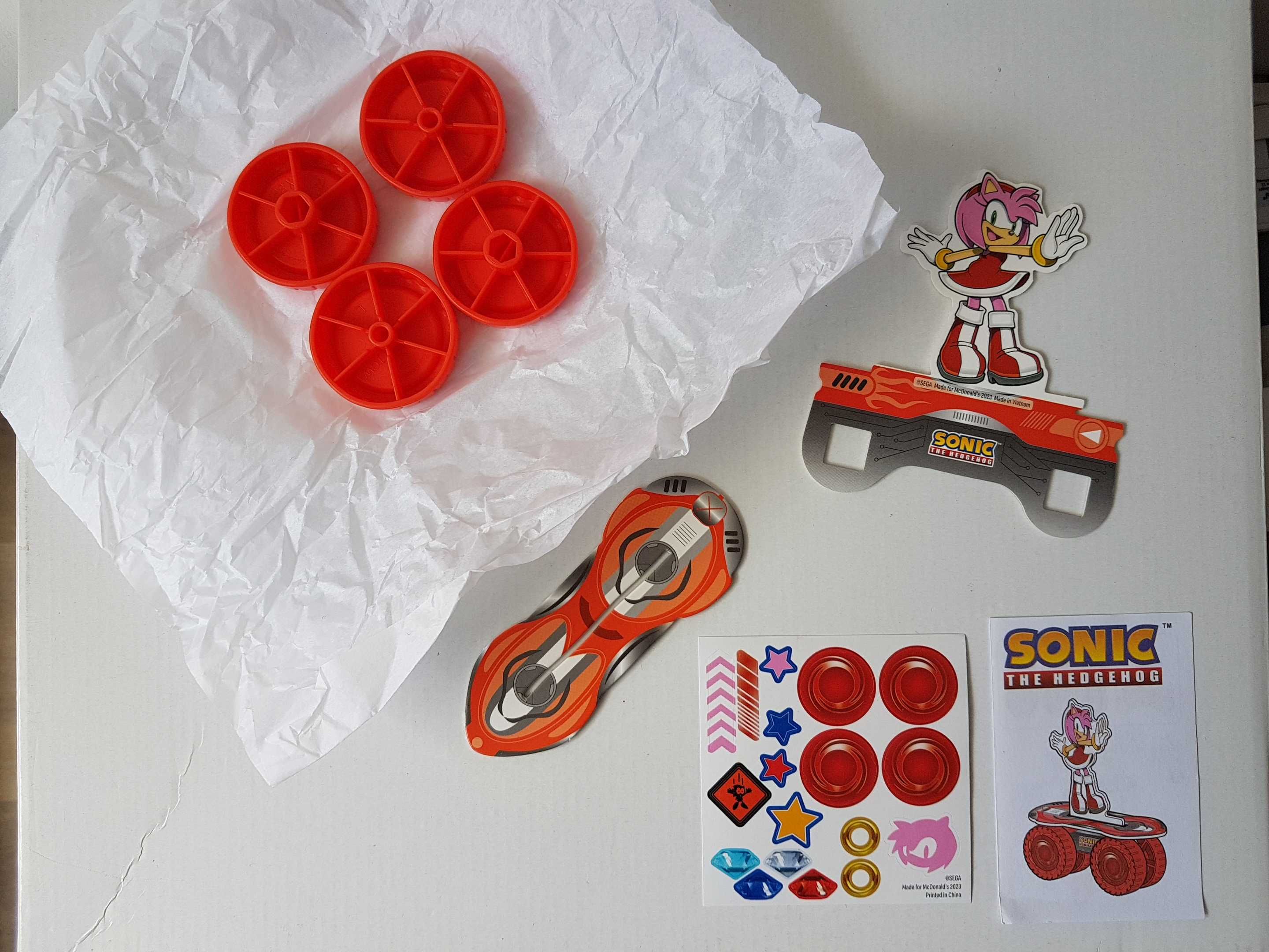 Zabawka McDonald’s2023 Sonic The Hedgehog Amy Rose Racer na deskorolce