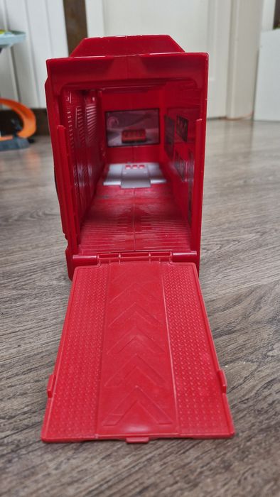 Тачки. Вантажівка МАК