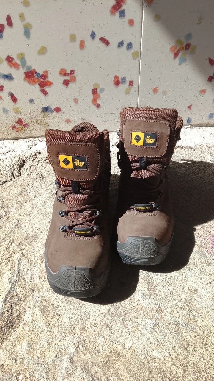 Botas de homem novas