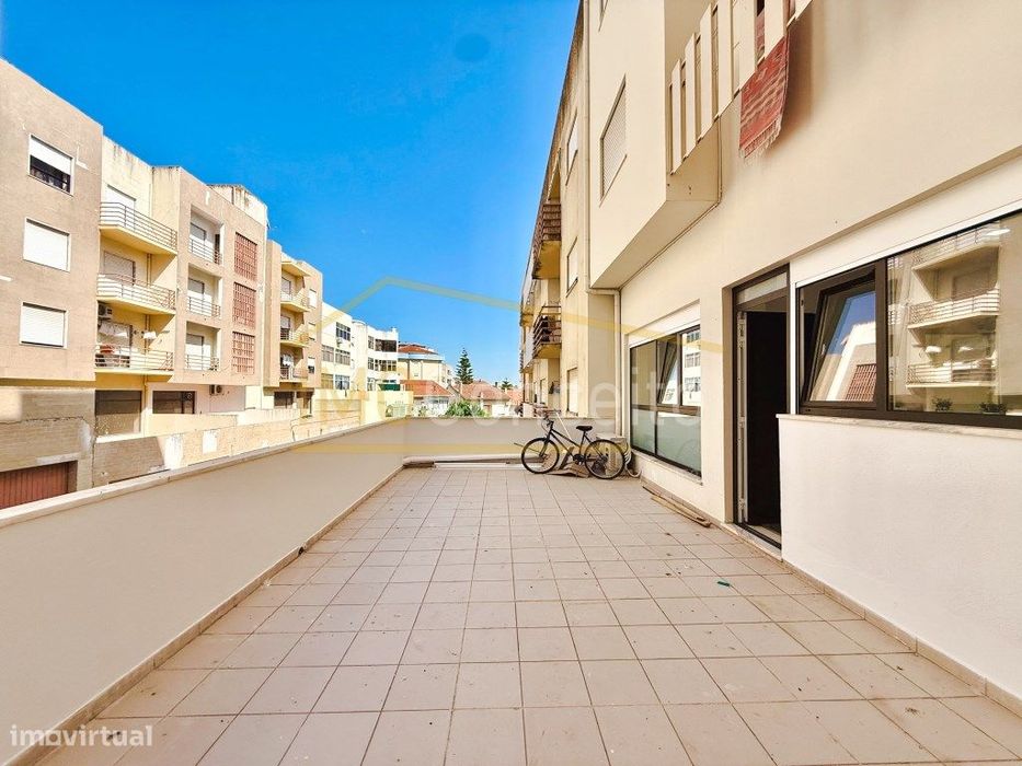 Apartamento T2 com terraço - Torres Novas