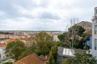 Apartamento T3 com vista sobre o Rio Tejo, em Algés, Lisboa