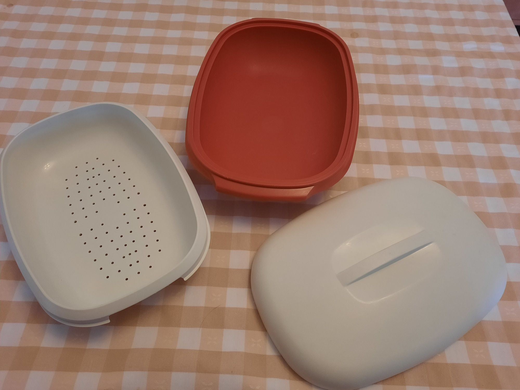 Travessa oval com tampa Tupperware