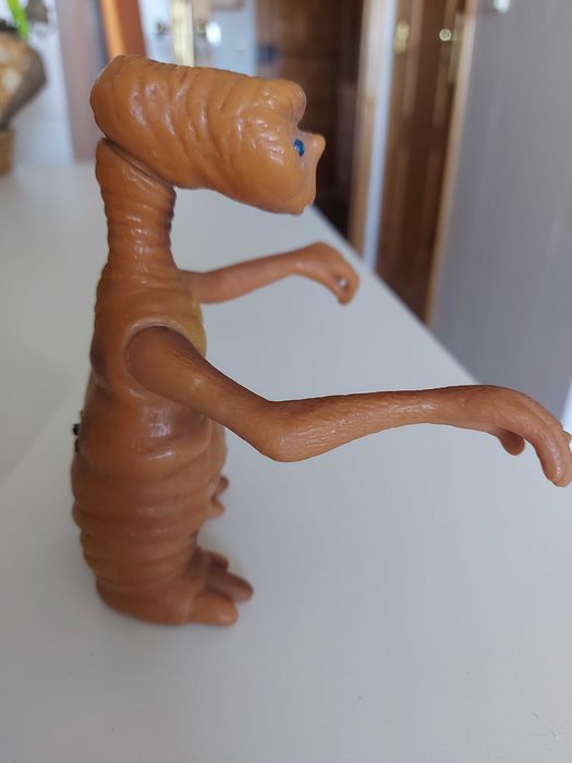 ET boneco do filme.